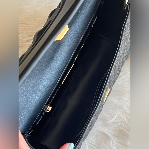 76997 - Tory Burch Fleming Convertible Shoulder Bag - Picture 12 of 16